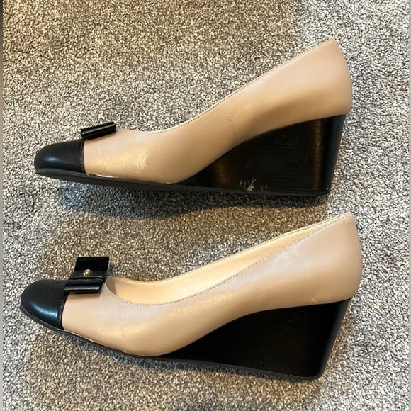 Cole Haan Elsie Bow Wedge 65mm Maple Sugar Leather-black Patent 10 - Picture 4 of 6